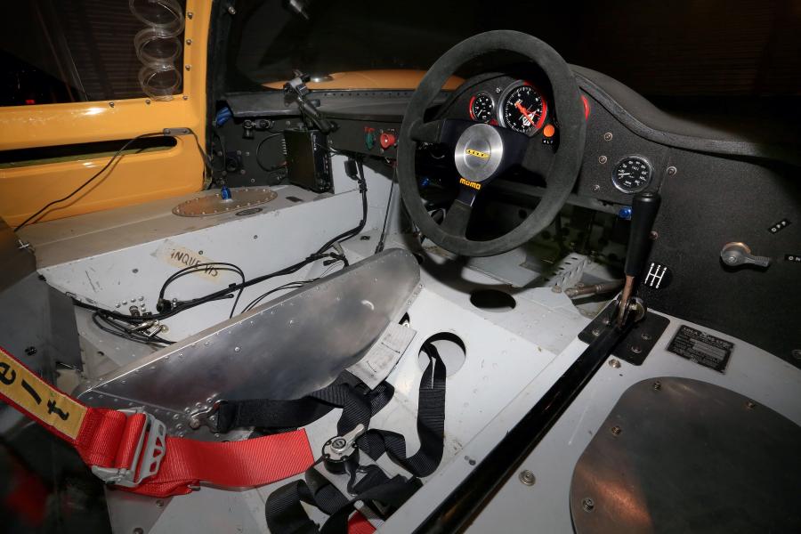 Интерьер Lola T70GT (Mk IIIB) 1969 года  (фото 4 из 19)